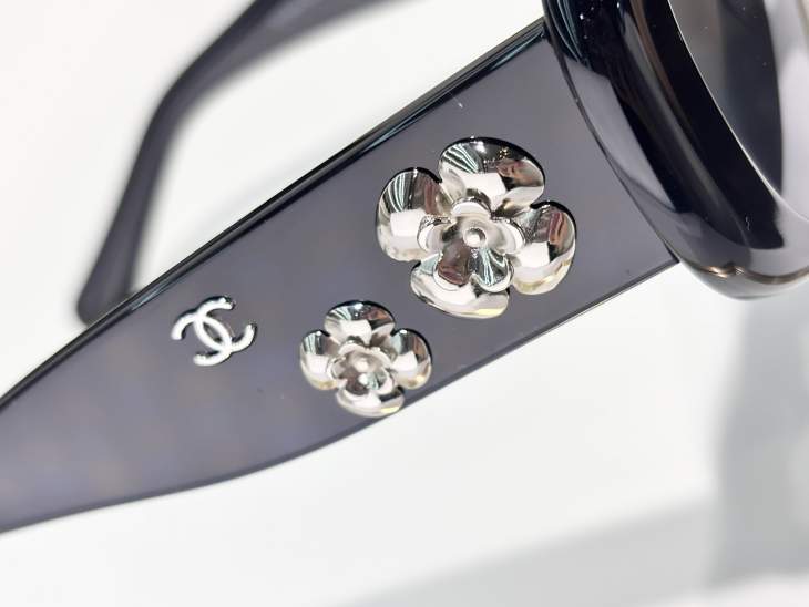 Picture of Chanel Sunglasses _SKUfw76989904fw